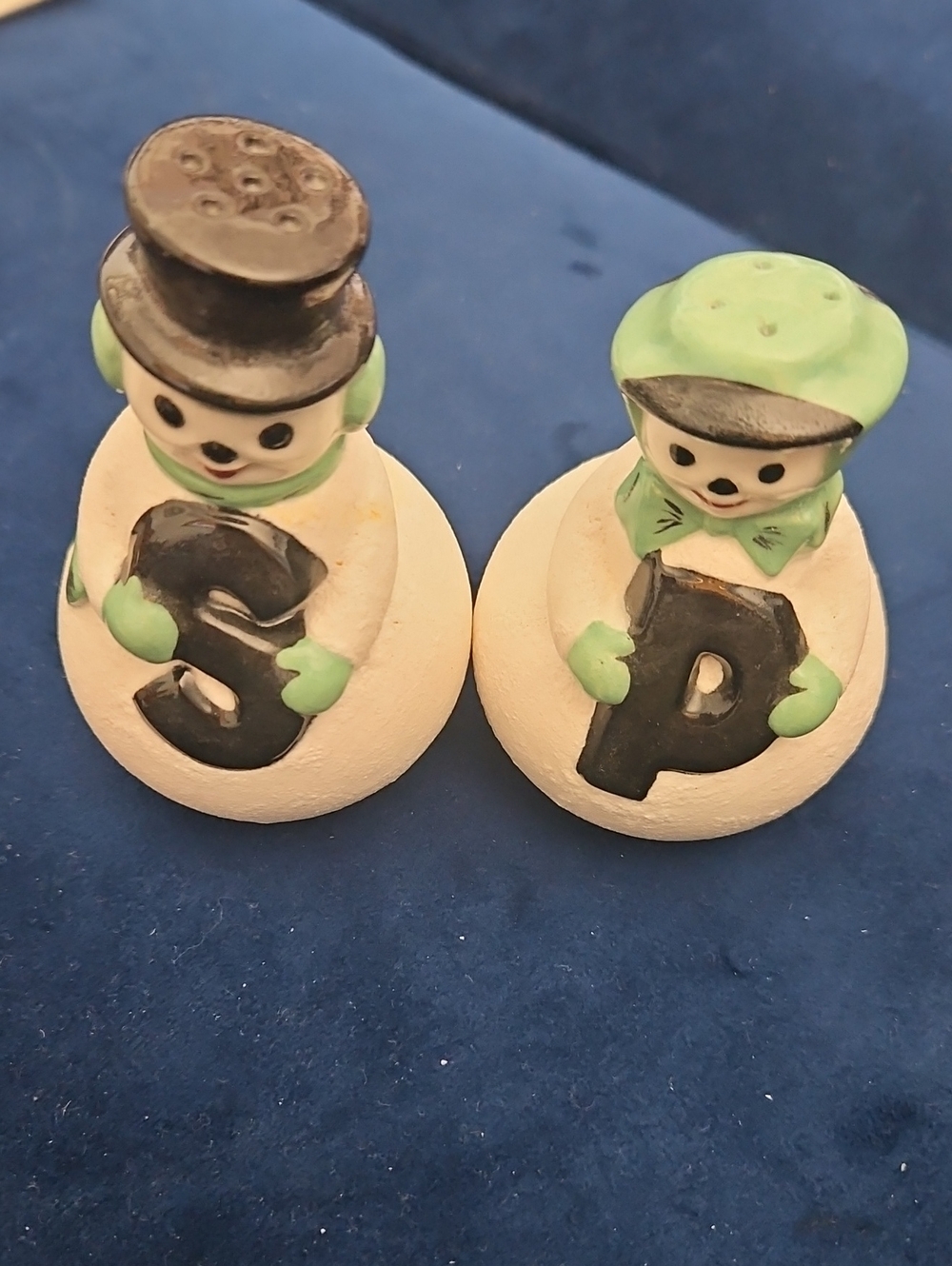 Green Accent Snowman Letter Salt & Pepper Set - Kids Toys